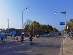 -雪绒花路停车场