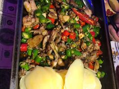 炭烧牛蛙平锅紫苏味-蘭奢雅集·江浙菜(青山江滩店)