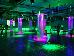 -奔马滚轴溜冰场