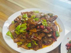 土豆辣子肉片-老七饭馆(光荣道总店)
