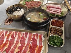 -围炉肉舍•炭烤活鳗•丹东海鲜烤肉(步行街店)