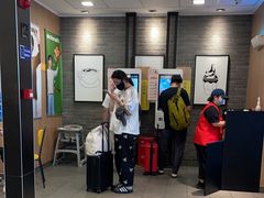 -麦当劳(上海虹桥站30B检票口楼上)