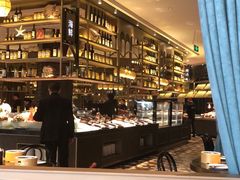 -钱小奴海鲜自助黑金店(杭州滨江龙湖店)
