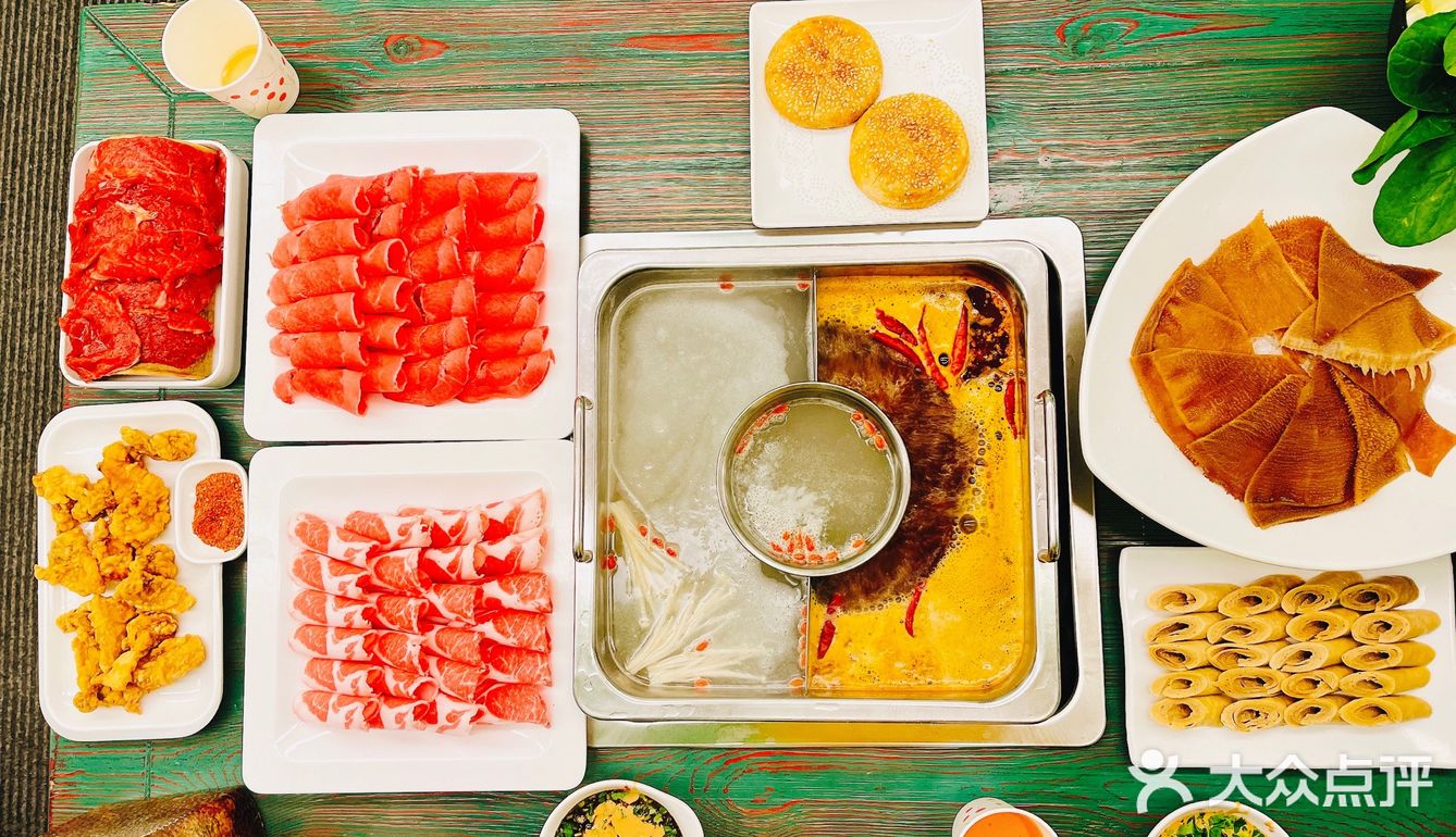 坐在火车上吃火锅是什么感觉🚃喜庆火锅