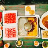 坐在火车上吃火锅是什么感觉🚃喜庆火锅