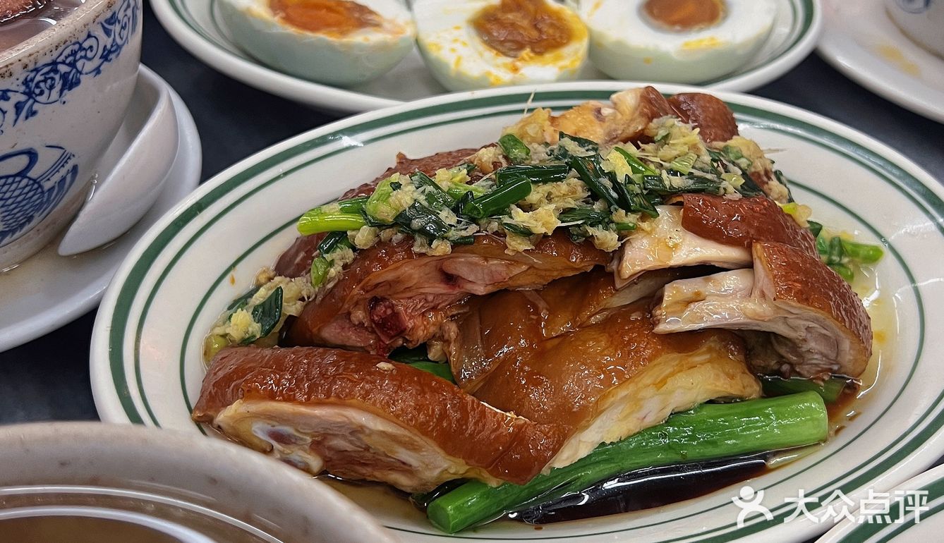 服了，猜猜是哪家公司的饭堂……