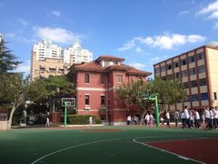 操场和红楼-上海市位育初级中学