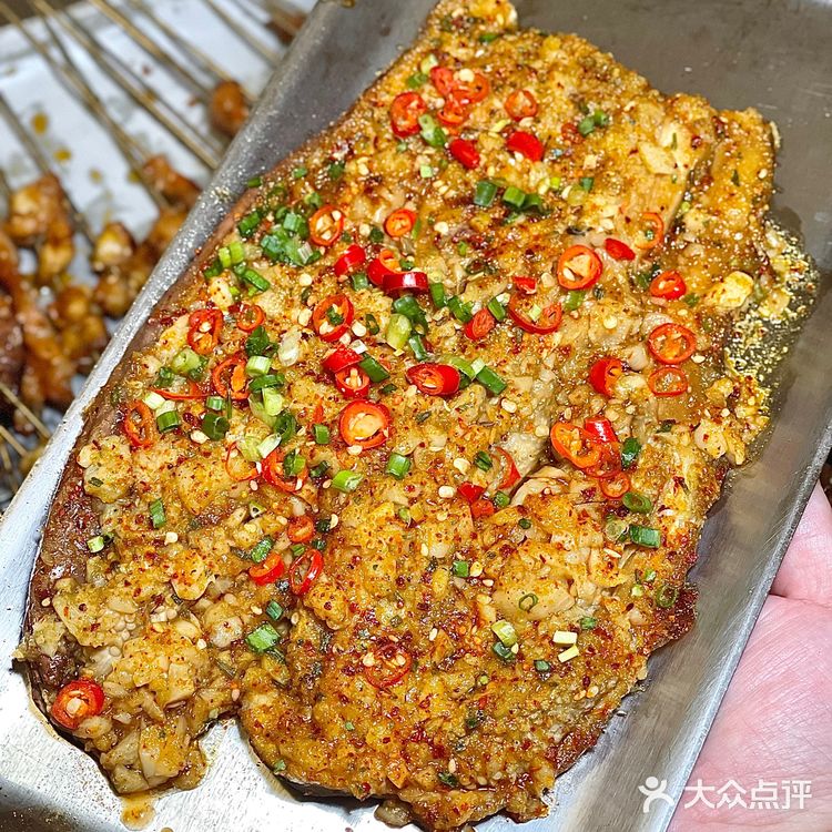 深圳开到凌晨两点的氛围感烧烤酒馆……