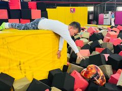 -嘿哟动霸CHUA·新潮玩运动娱乐中心·蹦床滑冰团建乐园