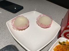咬开的冰皮麻薯-海底捞火锅(丹竹头星悦天地店)