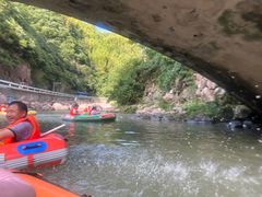 -安吉龙王山峡谷漂流