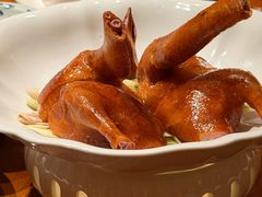 脆皮乳鸽-华尔道夫酒店·紫金阁