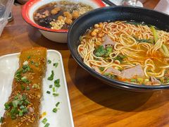 -爆炸头阿姨小四川正宗川味小吃(无任何分店)