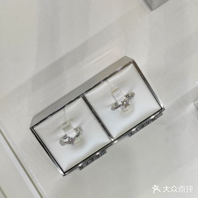 一口价1111RMB可以限定礼盒 特别划算