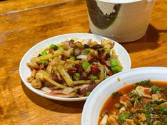 干煸肥肠-茅屋大酒店