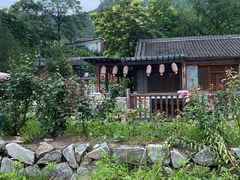 -百里峡七彩艺术小镇