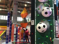 -嗨翻Hi-Fun竞技主题乐园·蹦床亲子生日轰趴(国光1937店)