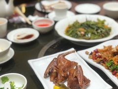 金牌烧乳鸽-好彩海鲜火锅饭店(银河百老汇店)