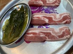 乡村黑猪五花肉-牛信亭韩国料理·炭火烤肉(紫藤路店)
