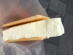 -詹爷爷乌节路街头冰淇淋