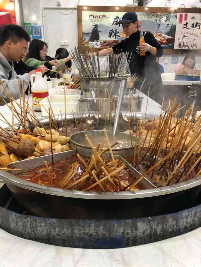 女人街麻辣烫-"居然没有人点评,今晚叫了它家的外卖,卤鸡.