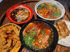 -爆炸头阿姨小四川正宗川味小吃(无任何分店)