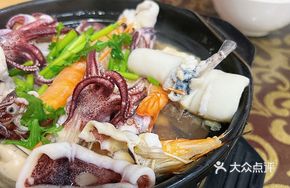 Fatty Intestine Seafood Hot Pot