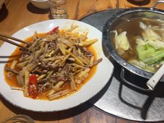 -大众跷脚牛肉馆·非遗传承单位(峨眉山店)