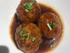 鸭蛋黄狮子头-梅飞酒家(桑园路店)