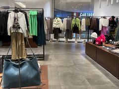 -URBAN REVIVO(上海中庚漫游城店)