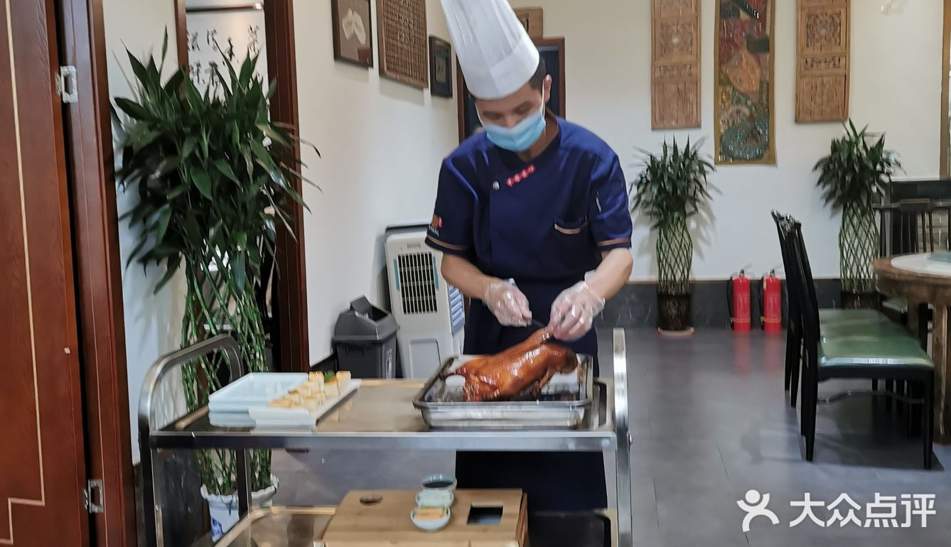 让我心心念念的烤鸭。 「香酥不腻烤鸭」烤鸭是我心头好