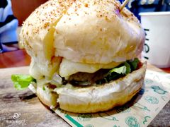 超厚芝士牛肉汉堡-魏斯理汉堡(西安沣东吾悦店)