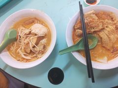 -亚王咖喱鸡米粉面