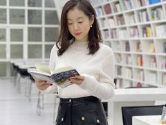 -钟书阁(松江泰晤士小镇店)