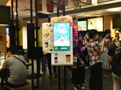 等位区-麦当劳(新闸路店)