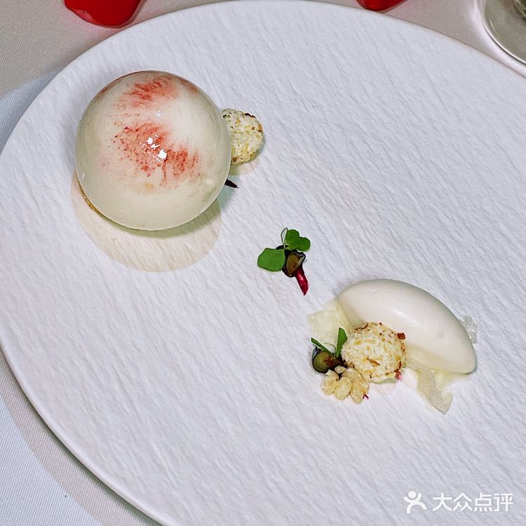 足够让我开心一整年的庆生宴，就在蘭頌餐厅🎂
