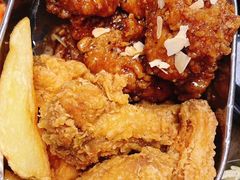 原味炸鸡和酱油鸡双拼-MI WU FACTORY米屋美食工厂餐厅(绿地店)