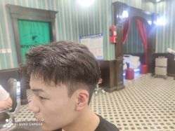 -海文先生国潮烫染男士理发馆
