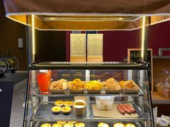 面包甜点陈列柜-苏州希尔顿酒店·园大堂吧