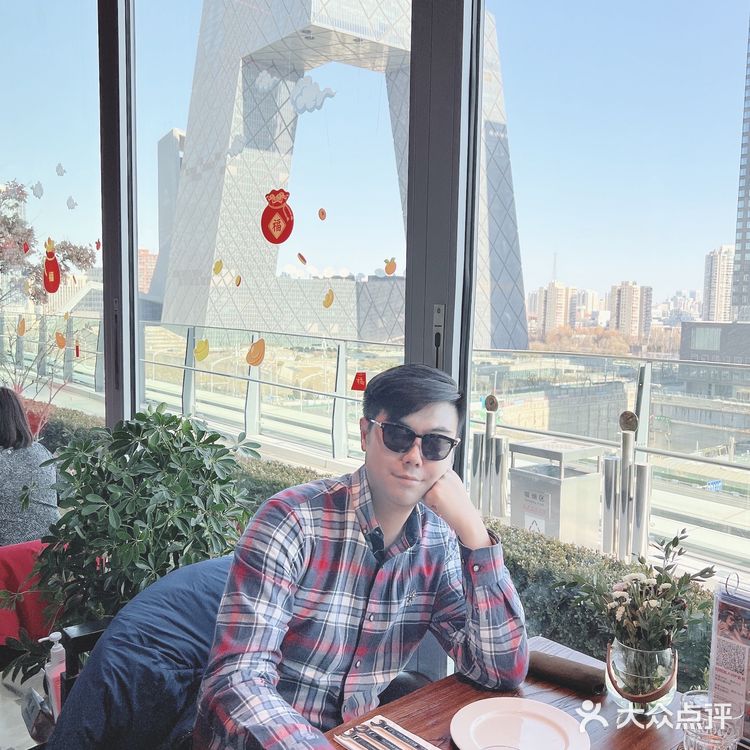 北京探店丨坐在600万宾利下就餐是种怎样的体验？🏎🏎