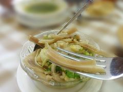 葡式猪耳沙律-船屋葡国餐厅