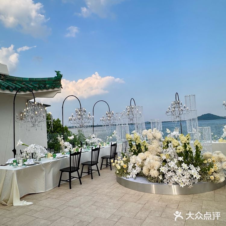 武汉东湖270°无边际湖景餐厅美到窒息🌊