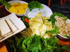 -野山舂·贵州现舂酸汤火锅(鸿通城店)