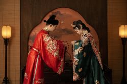 -雪中彩影婚纱摄影·微光艺术中心