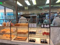 面包甜点陈列柜-面包新语(上地华联店)