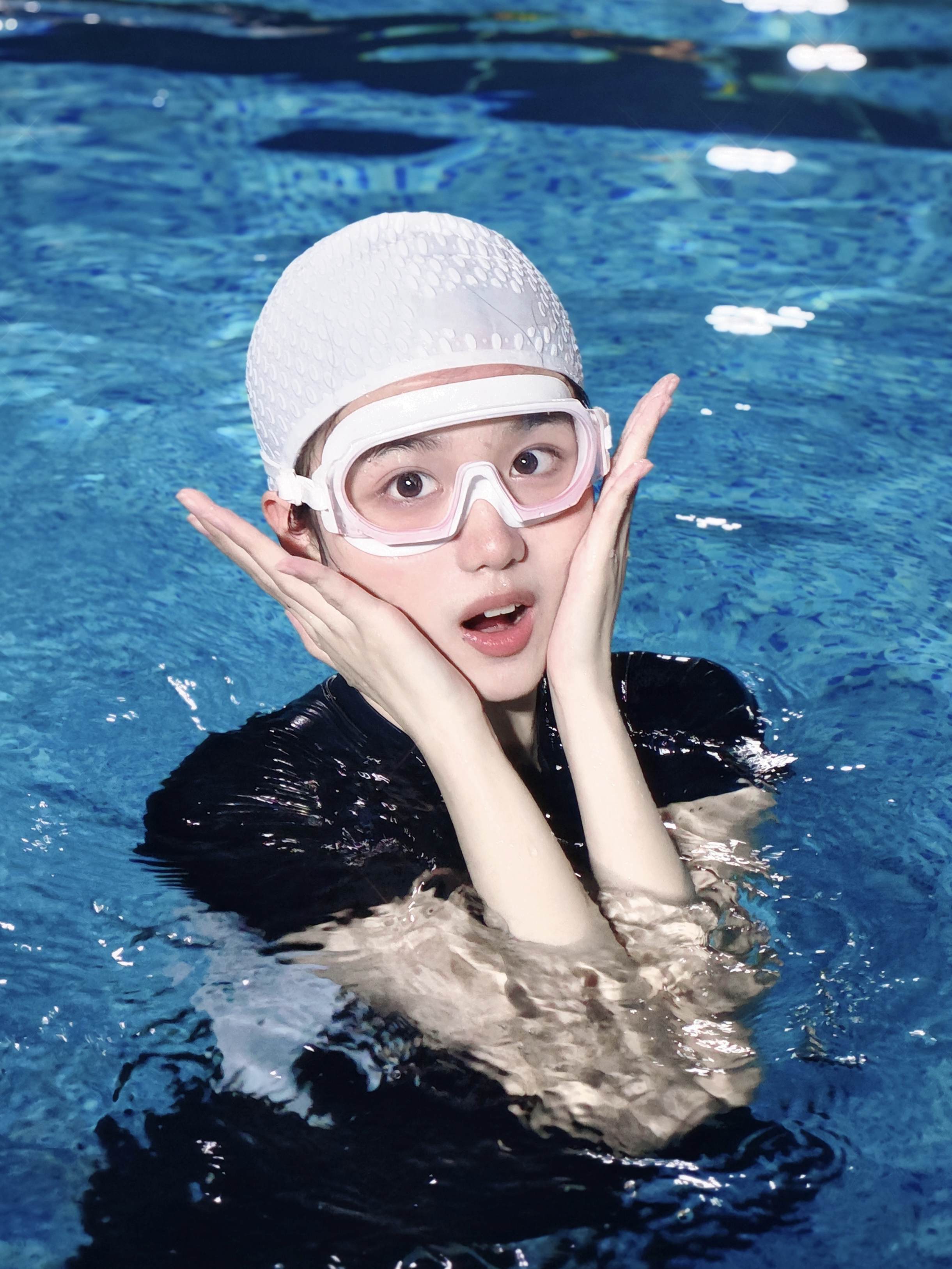 来游泳啦₍₍ ง