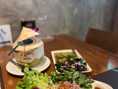 -Chom Cafe and Restaurant