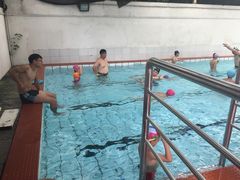 -小海豚国际游泳培训(长宁龙之梦酒店)