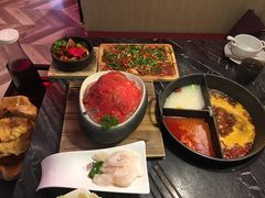 绝代双椒小嫩牛-热火朝天鲜切牛肉火锅(南强街巷店)