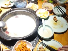 -洪氏嗨捞·广东猪肚鸡·椰子鸡火锅(西咸万象城店)
